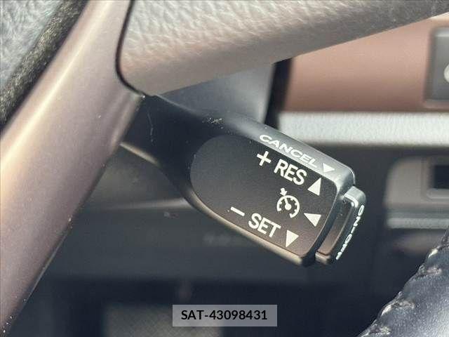 Toyota ESQUIRE 2017-09 8073680-28
