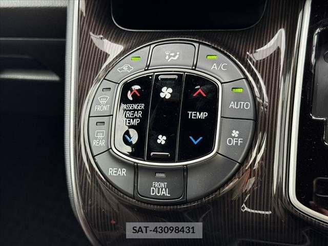 Toyota ESQUIRE 2017-09 8073680-3