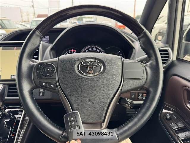 Toyota ESQUIRE 2017-09 8073680-6
