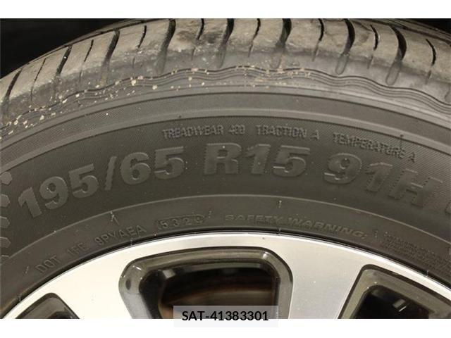 Toyota ESQUIRE 2018-04 8207427-27