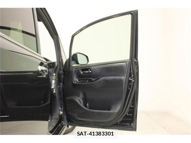 Toyota ESQUIRE 2018-04 8207427-29