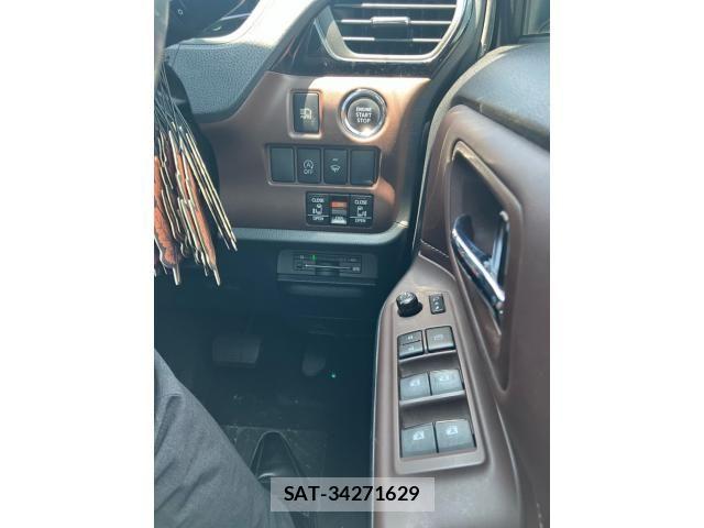 Toyota ESQUIRE 2015-08 8245153-21
