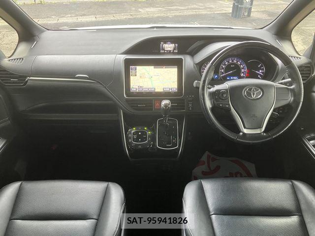 Toyota ESQUIRE 2015-07 8245152-1