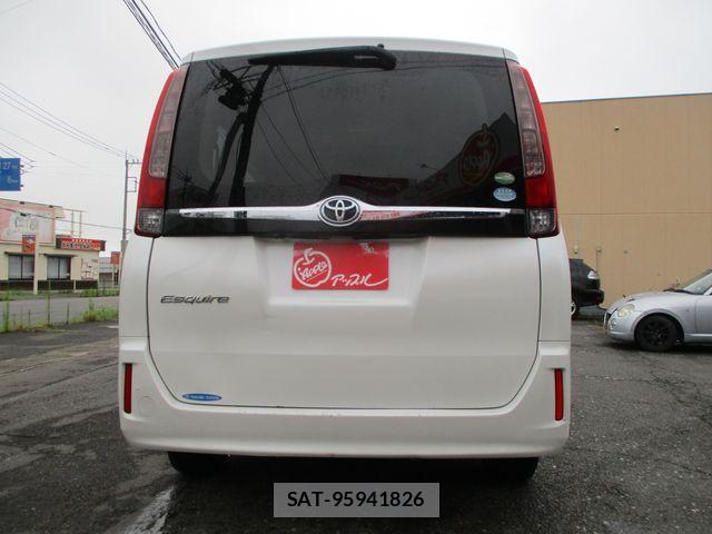 Toyota ESQUIRE 2015-07 8245152-4