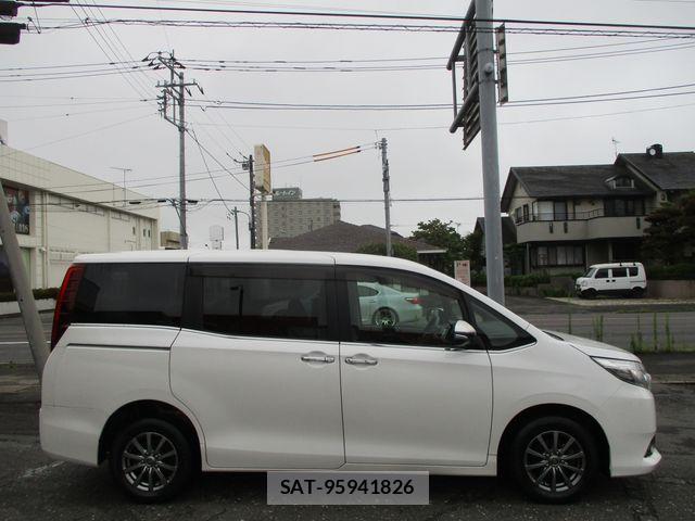 Toyota ESQUIRE 2015-07 8245152-7