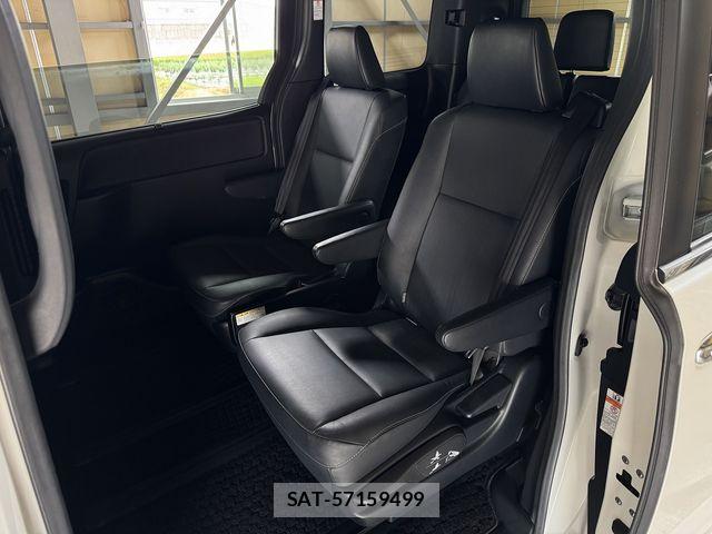 Toyota ESQUIRE 2017-04 8365774-9