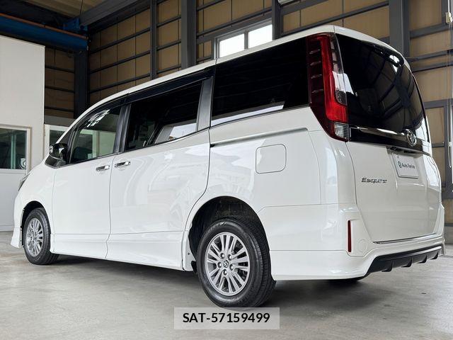Toyota ESQUIRE 2017-04 8365774-4