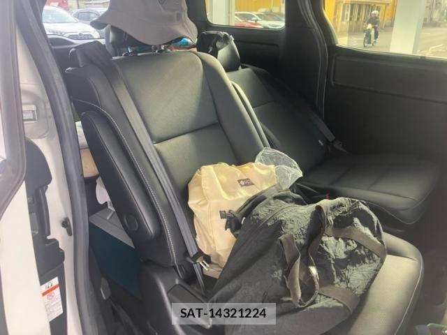 Toyota ESQUIRE 2021-10 8561810-11