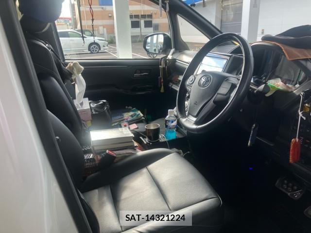 Toyota ESQUIRE 2021-10 8561810-12