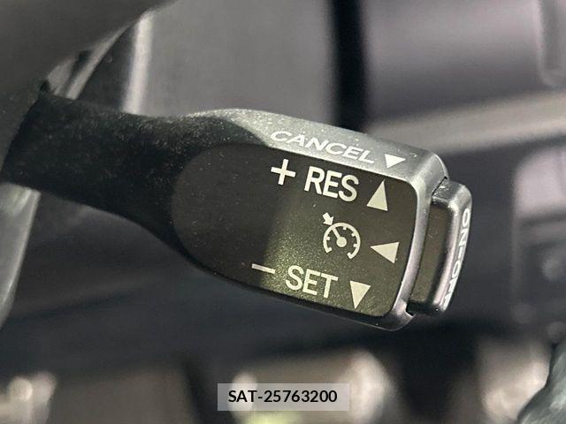 Toyota ESQUIRE 2019-10 8666105-6