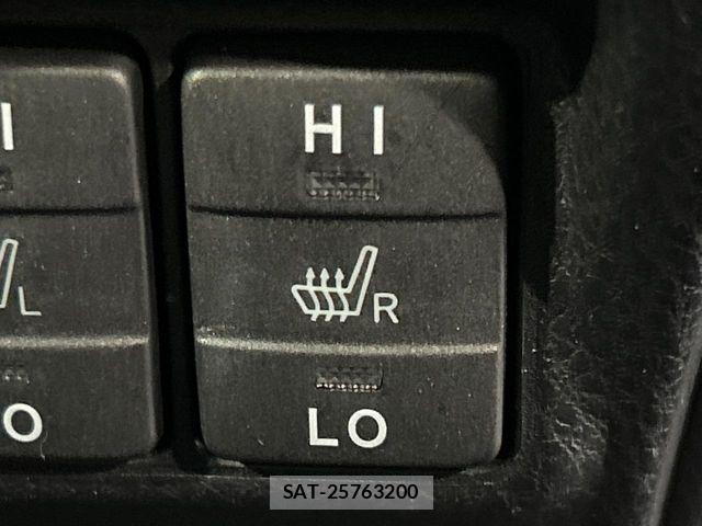 Toyota ESQUIRE 2019-10 8666105-8