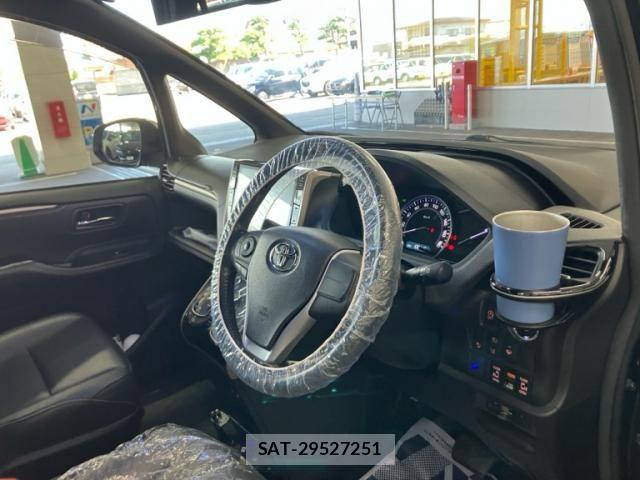 Toyota ESQUIRE 2016-06 8741956-16