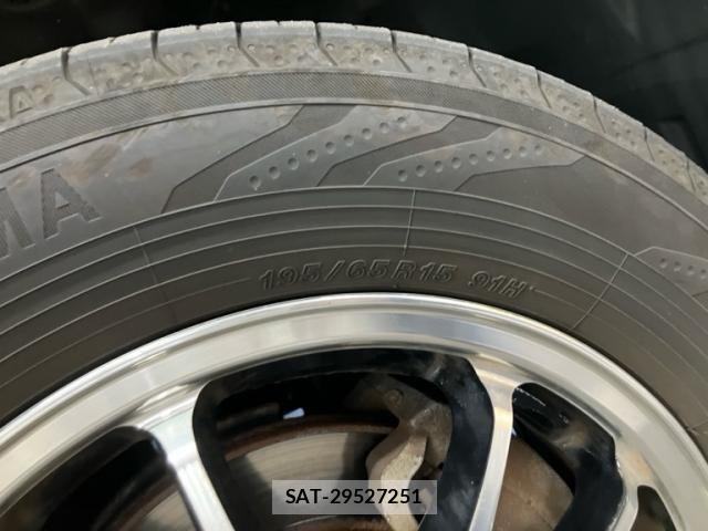 Toyota ESQUIRE 2016-06 8741956-5
