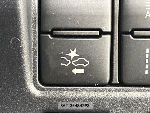 Toyota ESQUIRE 2017-03 8795881-6