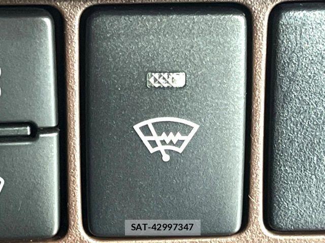 Toyota ESQUIRE 2019-09 8795880-6