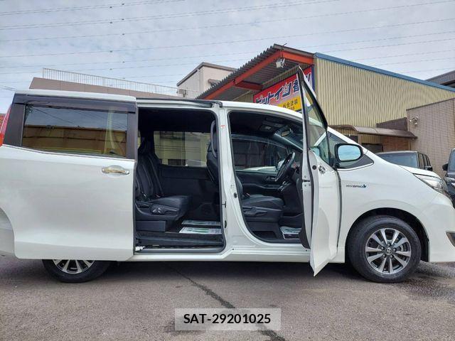 Toyota ESQUIRE 2019-02 1078270-10