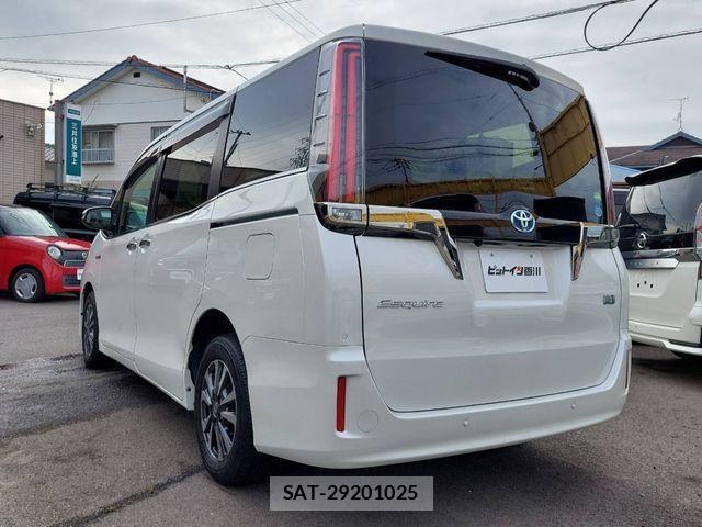 Toyota ESQUIRE 2019-02 1078270-12