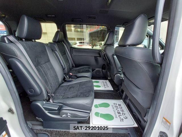 Toyota ESQUIRE 2019-02 1078270-15