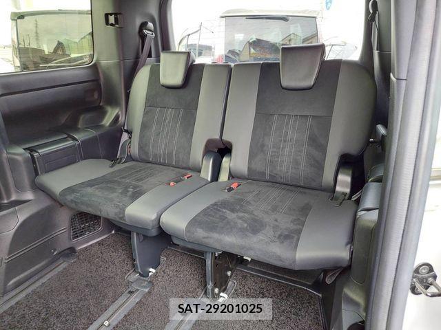 Toyota ESQUIRE 2019-02 1078270-16