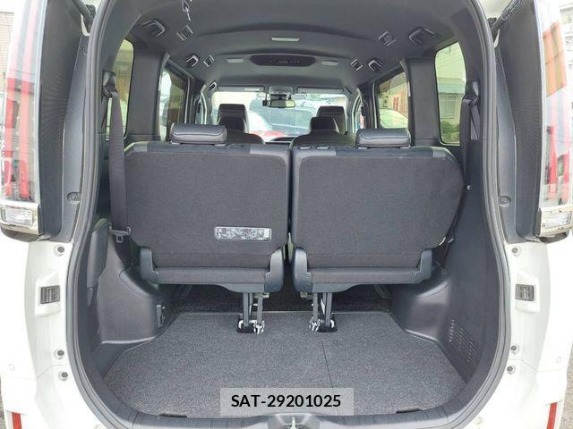 Toyota ESQUIRE 2019-02 1078270-17