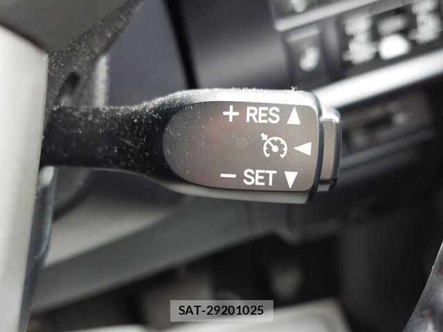 Toyota ESQUIRE 2019-02 1078270-23