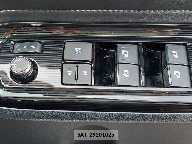 Toyota ESQUIRE 2019-02 1078270-28
