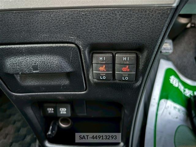 Toyota ESQUIRE 2020-10 1824306-28