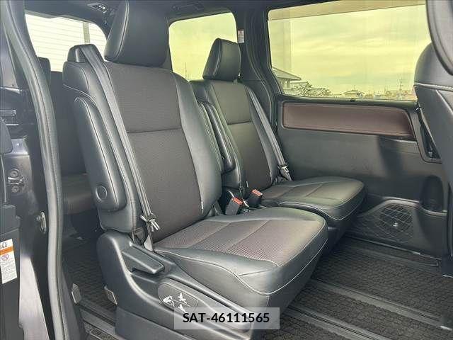 Toyota ESQUIRE 2018-12 6214382-18