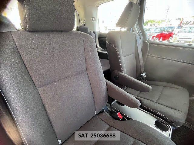 Toyota ESQUIRE 2016-10 6303985-3