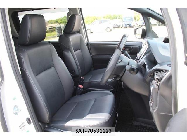Toyota ESQUIRE 2016-03 6671235-18