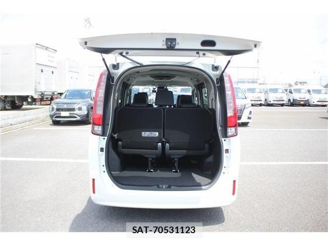 Toyota ESQUIRE 2016-03 6671235-29