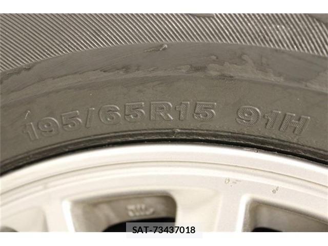 Toyota ESQUIRE 2015-06 6814853-28