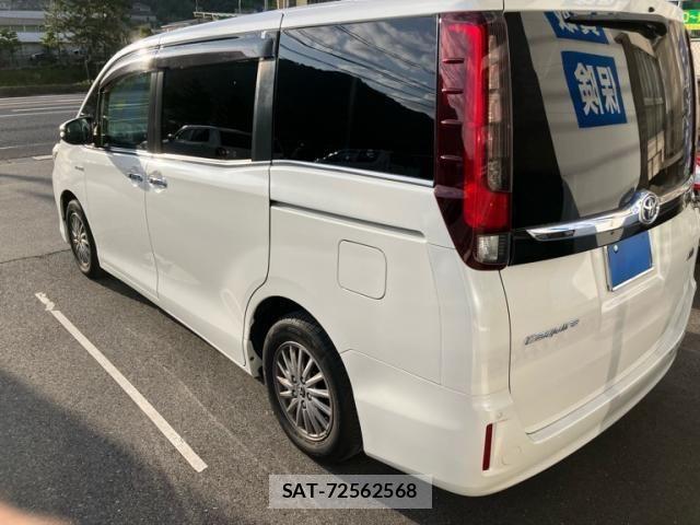 Toyota ESQUIRE 2015-01 7058436-1