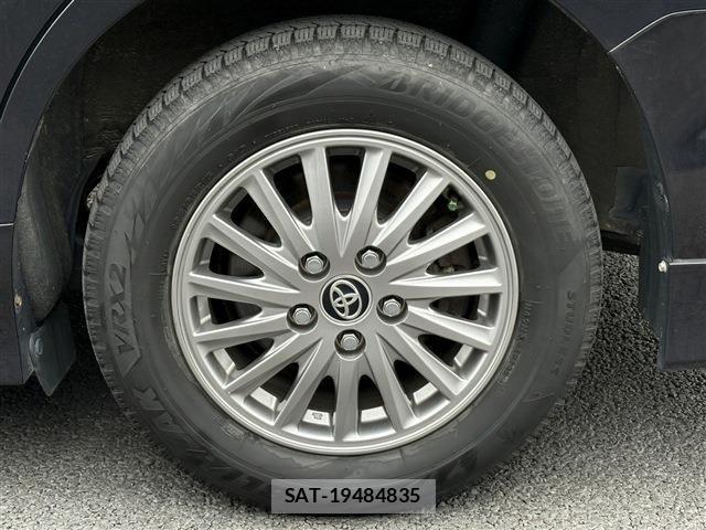 Toyota ESQUIRE 2014-11 7218146-24