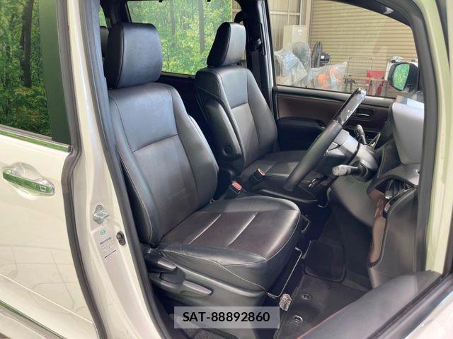 Toyota ESQUIRE 2017-09 7218153-7