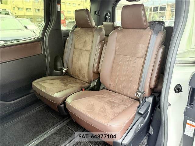 Toyota ESQUIRE 2018-09 7271861-9