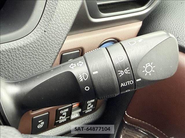 Toyota ESQUIRE 2018-09 7271861-26