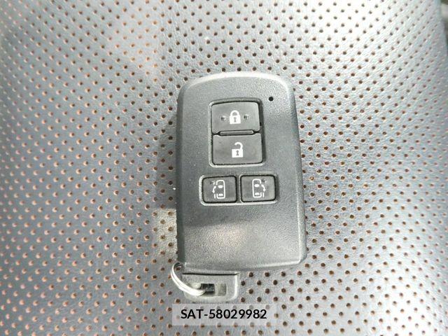 Toyota ESQUIRE 2015-07 7508610-29