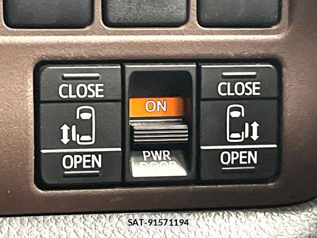 Toyota ESQUIRE 2015-05 7508613-4