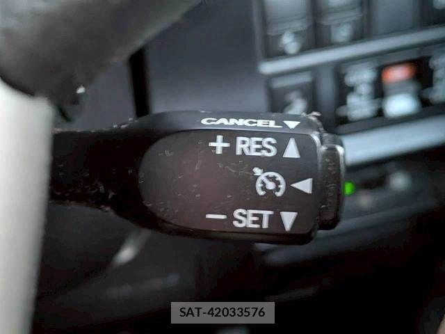 Toyota ESQUIRE 2019-11 7961527-7