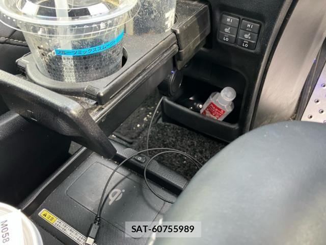Toyota ESQUIRE 2014-12 8035418-23