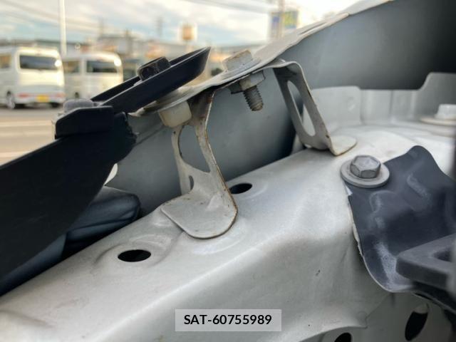Toyota ESQUIRE 2014-12 8035418-24