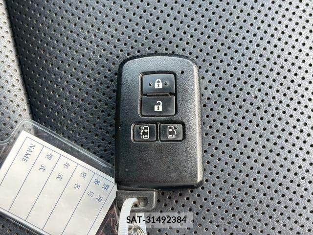 Toyota ESQUIRE 2015-01 8035415-19
