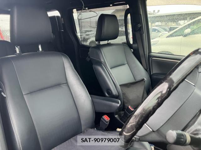 Toyota ESQUIRE 2016-05 8035416-18