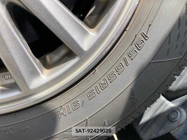 Toyota ESQUIRE 2016-09 8099041-5