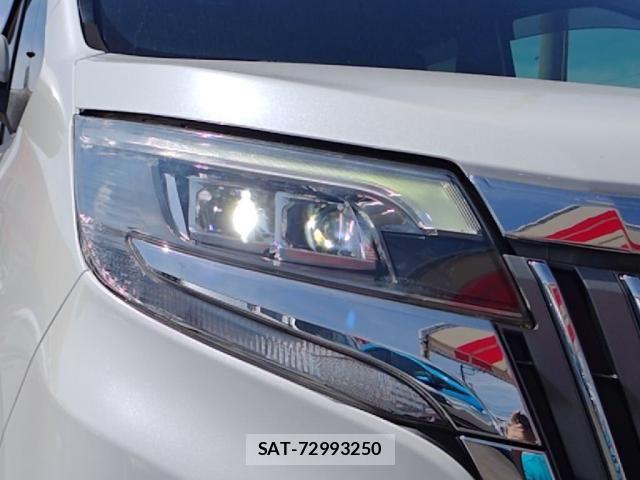 Toyota ESQUIRE 2018-11 8099034-8