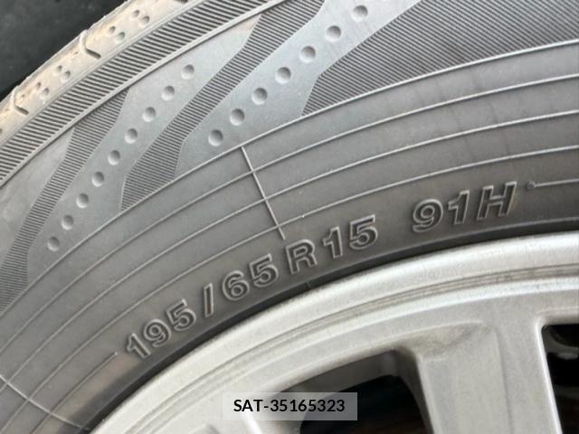 Toyota ESQUIRE 2017-06 8099042-9