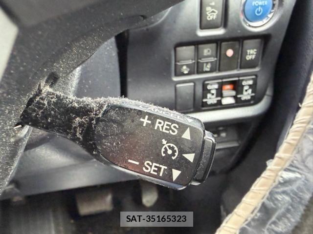 Toyota ESQUIRE 2017-06 8099042-17
