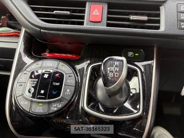 Toyota ESQUIRE 2017-06 8099042-23