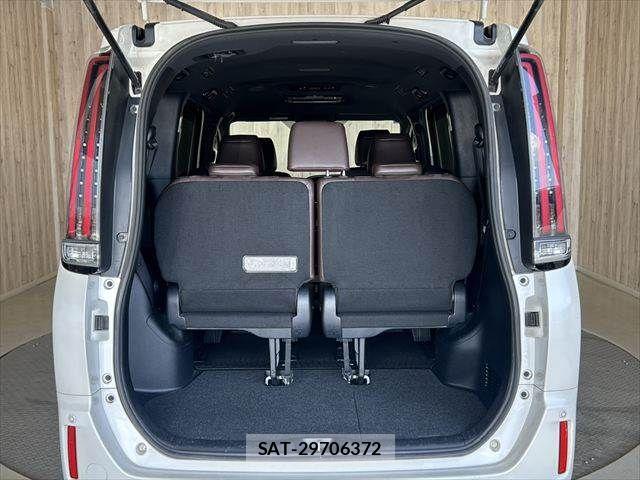 Toyota ESQUIRE 2018-06 8129951-14